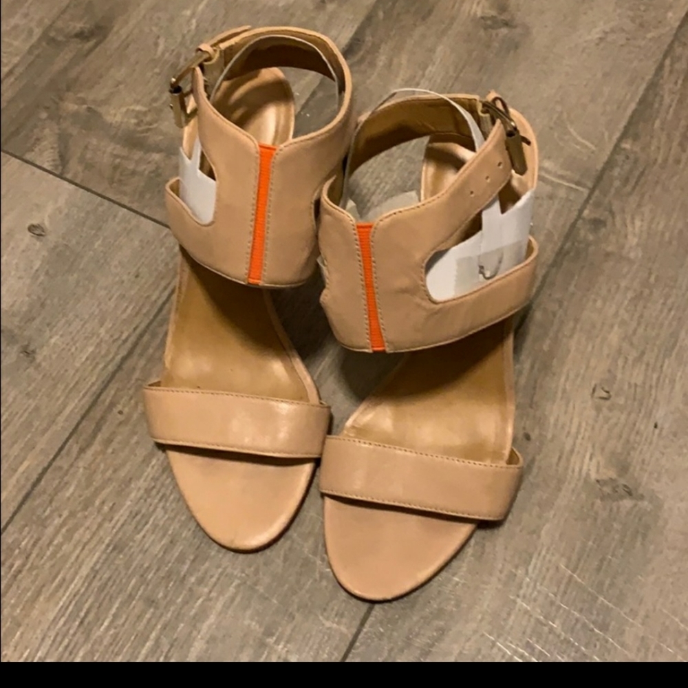 Nine West tan leather heels with orange accents